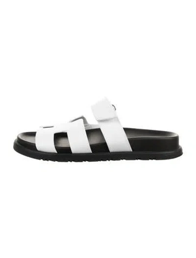 Pre-owned Hermes 2024 Chypre Slides In Black/white