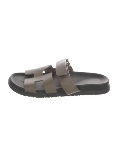 Pre-owned Hermes 2024 Chypre Slides In Green
