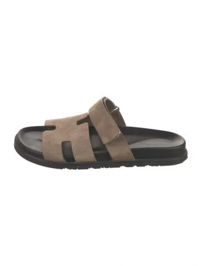 Pre-owned Hermes 2024 Chypre Slides In Neutral