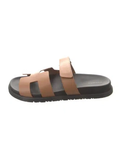 Pre-owned Hermes 2024 Chypre Slides In Neutral