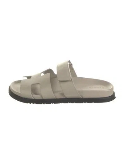 Pre-owned Hermes 2024 Chypre Slides In Neutral