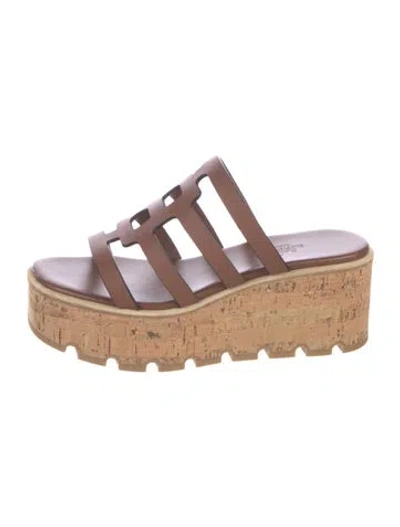 Pre-owned Hermes 2024 Isabella 30 Slides In Brown/neutrals