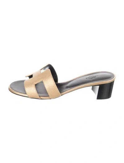Pre-owned Hermes 2024 Oasis Slides In Gold