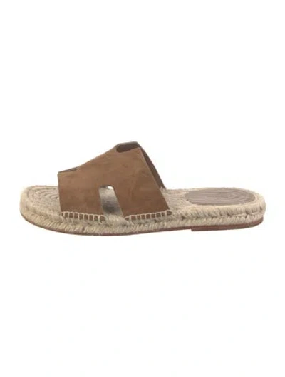 Pre-owned Hermes 2025 Antigua Espadrilles In Neutral