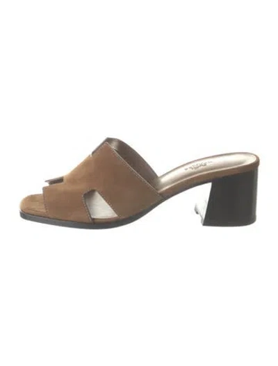 Pre-owned Hermes 2025 Helia 60 Slides In Brown