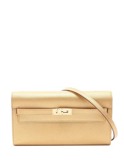 Pre-owned Hermes 2025 Metallic Chevre Mysore Kelly To Go Wallet Crossbody Bag In Gold