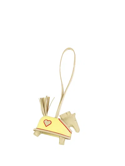 Pre-owned Hermes 2025 Milo Lambskin Rodeo Robeo Coeur Charm Pm Key Chain In White