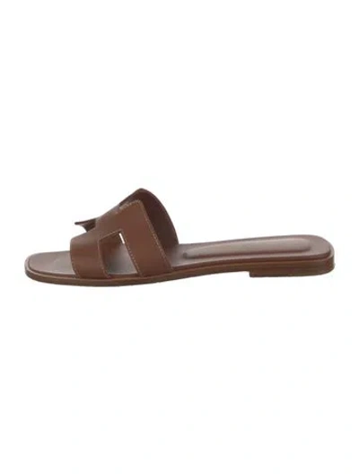 Pre-owned Hermes 2025 Oran Slides In Brown
