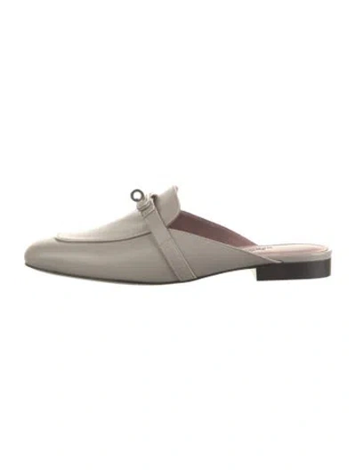 Pre-owned Hermes 2025 oz Mules In Grey
