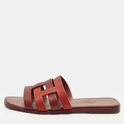 Pre-owned Hermes Amore Size 37 Two Tone Leather Flat Slides In Burgundy