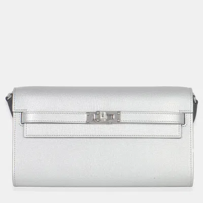 Pre-owned Hermes Argent Metallic Chevre Chamkilight Kelly Wallet To Go Phw In Silver