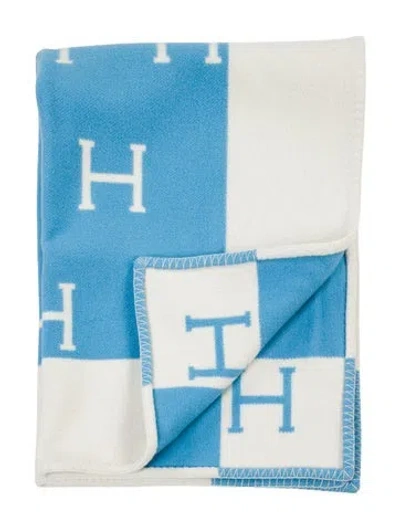 Pre-owned Hermes Avalon Baby Blanket In Blue/white