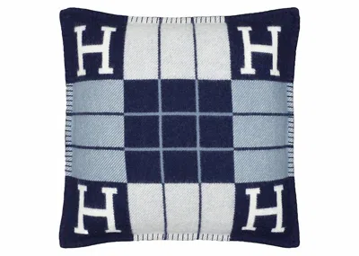 Pre-owned Hermes Avalon Iii Pillow Small Model In Ecru Caban