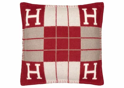 Pre-owned Hermes Avalon Iii Pillow Small Model In Ecru Rouge H