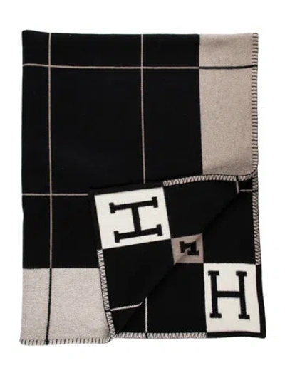 Pre-owned Hermes Avalon Iii Throw Blanket In Black/neutrals