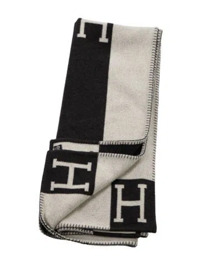 Pre-owned Hermes Avalon Iii Throw Blanket In Gray