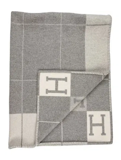 Pre-owned Hermes Avalon Iii Throw Blanket In Grey