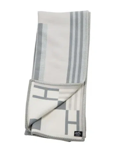 Pre-owned Hermes Avalon Iii Throw Blanket In Grey