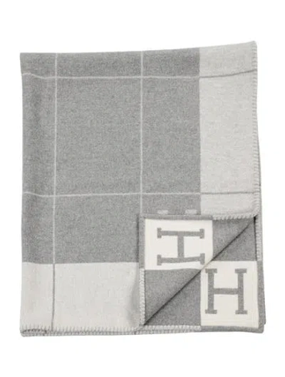Pre-owned Hermes Avalon Iii Throw Blanket In Grey