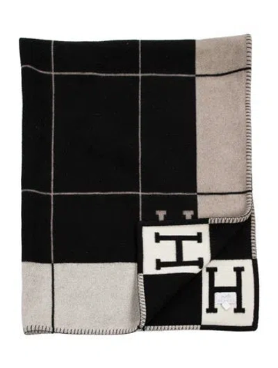Pre-owned Hermes Avalon Iii Throw Blanket In Neutrals