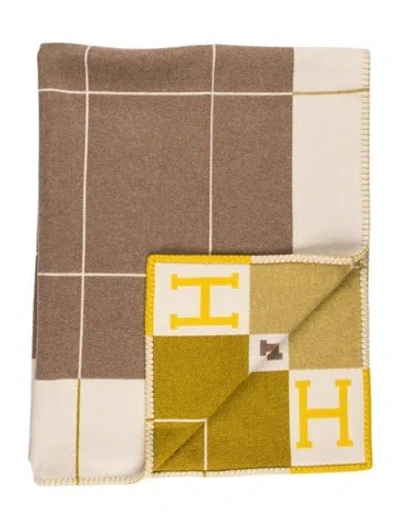 Pre-owned Hermes Avalon Iii Throw Blanket In Neutrals/yellow