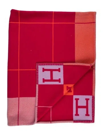 Pre-owned Hermes Avalon Iii Throw Blanket In Pink