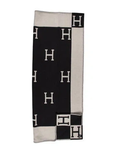 Pre-owned Hermes Avalon Throw Blanket In Black