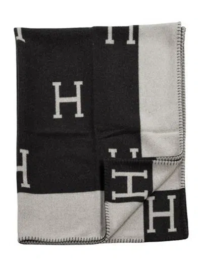Pre-owned Hermes Avalon Throw Blanket In Gray