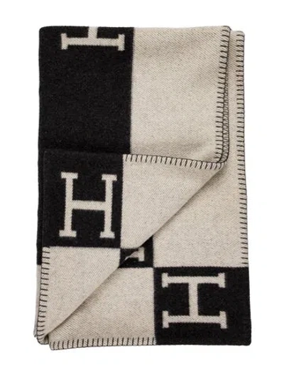 Pre-owned Hermes Avalon Throw Blanket In Gray
