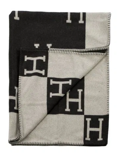 Pre-owned Hermes Avalon Throw Blanket In Gray