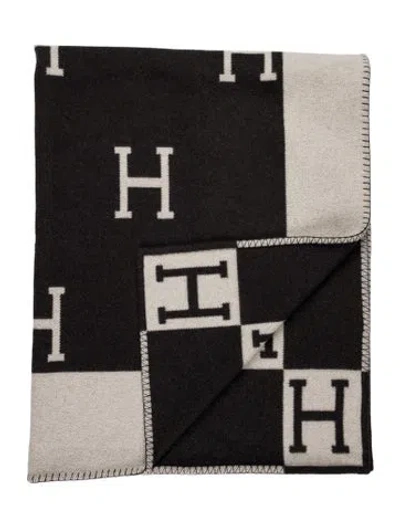 Pre-owned Hermes Avalon Throw Blanket In Gray