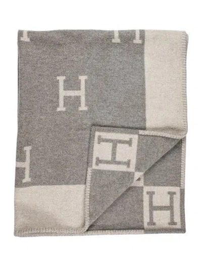 Pre-owned Hermes Avalon Throw Blanket In Gray