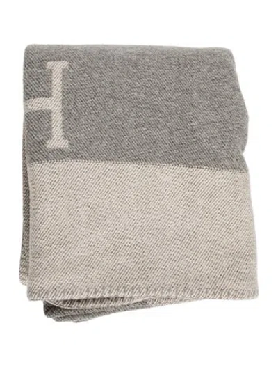 Pre-owned Hermes Avalon Throw Blanket In Gray