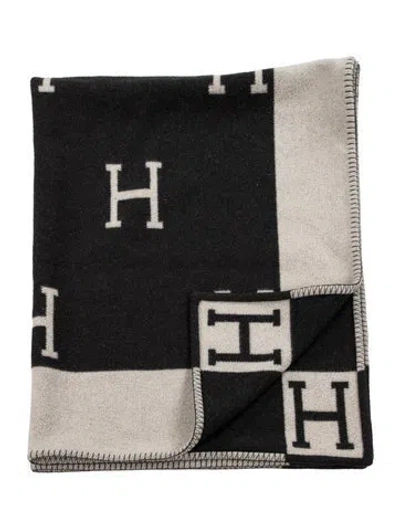 Pre-owned Hermes Avalon Throw Blanket In Gray