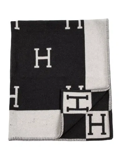 Pre-owned Hermes Avalon Throw Blanket In Gray