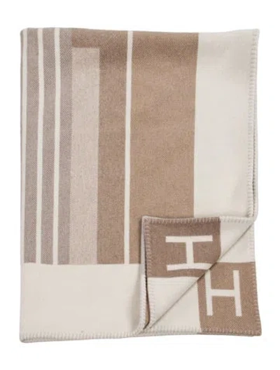 Pre-owned Hermes Avalon Vibration Throw Blanket In Neutral