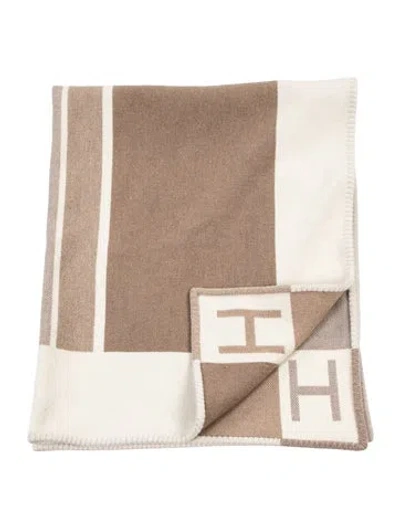 Pre-owned Hermes Avalon Vibration Throw Blanket In Neutrals