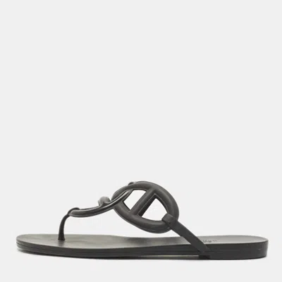 Pre-owned Hermes Black Rubber Egerie Flat Thong Sandals Size 39