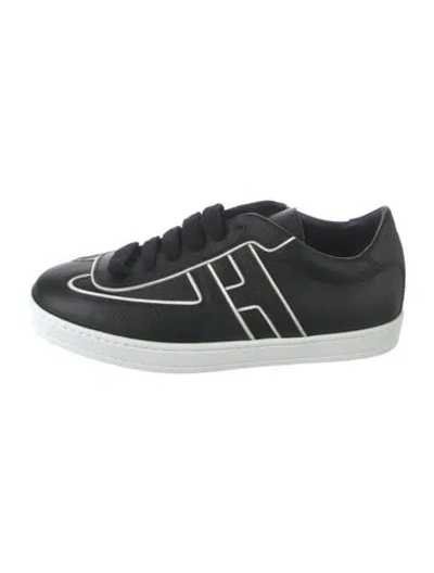 Pre-owned Hermes Boomerang Sneakers In Black/white