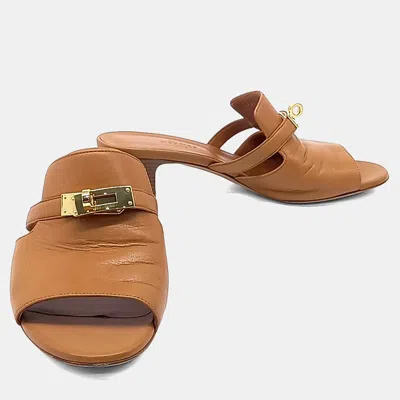 Pre-owned Hermes Hermès Candy Slippers In Brown