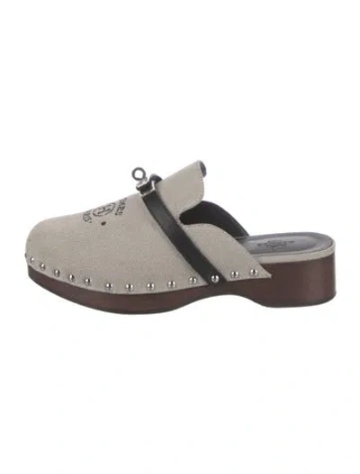 Pre-owned Hermes Carlotta Canvas Mules In Neutral