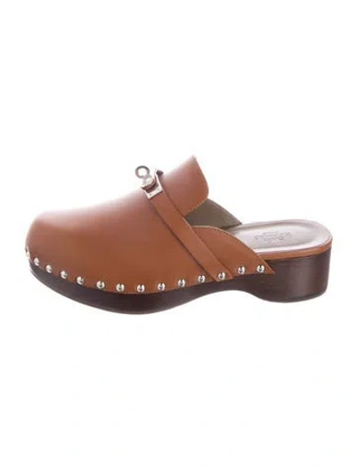 Pre-owned Hermes Carlotta Leather Mules In Brown