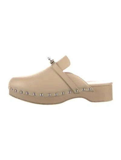 Pre-owned Hermes Carlotta Leather Mules In Neutrals