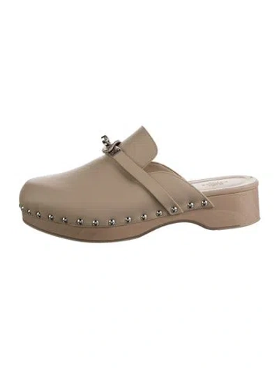 Pre-owned Hermes Carlotta Leather Mules In Neutrals