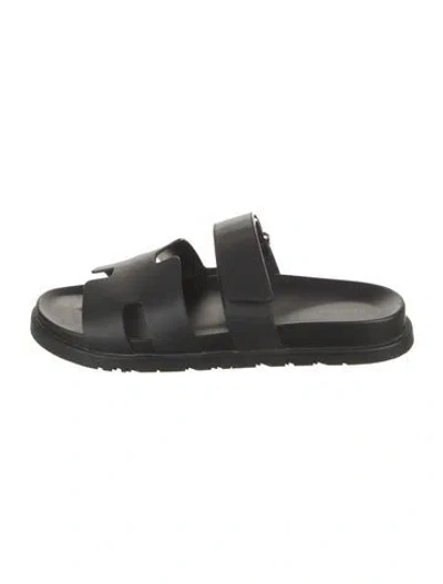 Pre-owned Hermes Chypre Calfskin Slides In Black