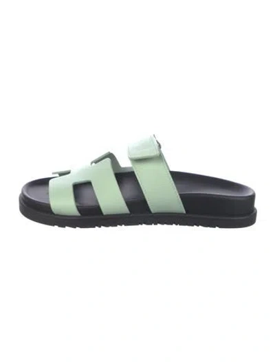 Pre-owned Hermes Chypre H Logo Slides In Green