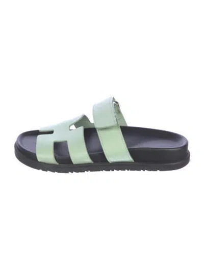 Pre-owned Hermes Chypre H Logo Slides In Green