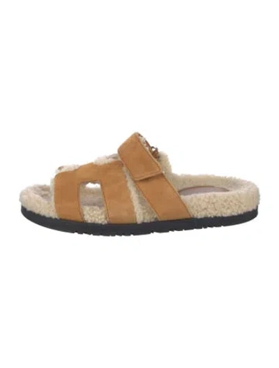 Pre-owned Hermes Chypre H Logo Slides In Neutral