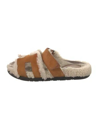 Pre-owned Hermes Chypre H Logo Slides In Neutral