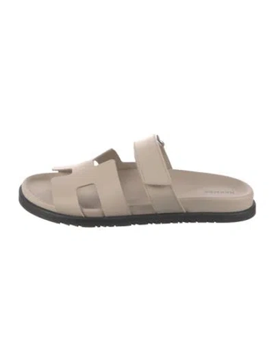 Pre-owned Hermes Chypre H Logo Slides In Neutral